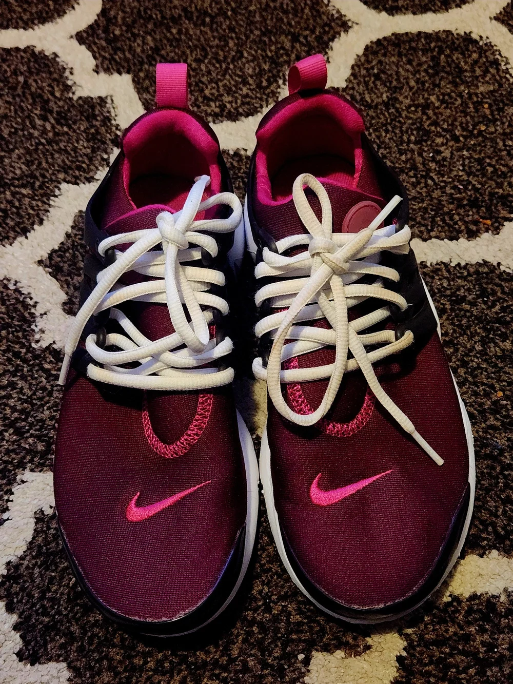Nike Women's Maroon & Pink Athletic Sneakers
